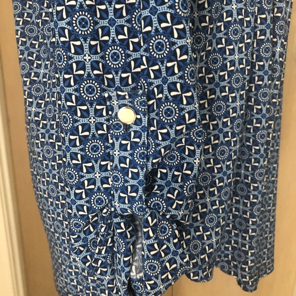 Multi color pintuck blue tab sleeve top - Picture 5 of 7